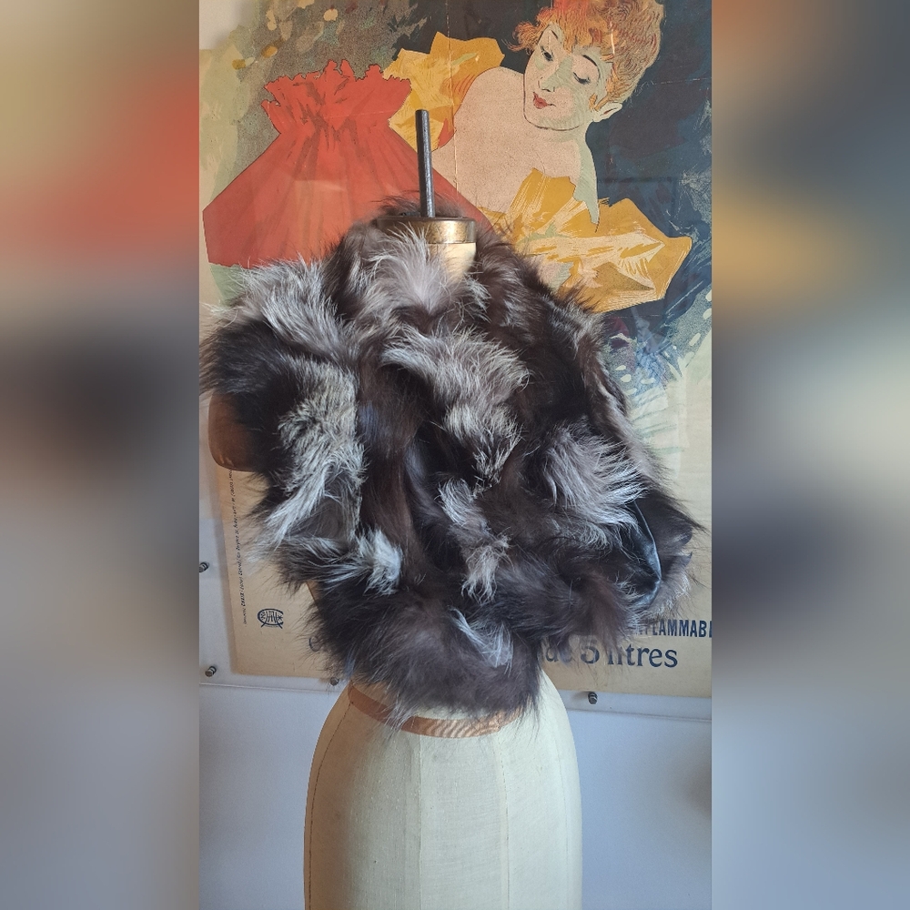 Harricana upcycled fur scarf